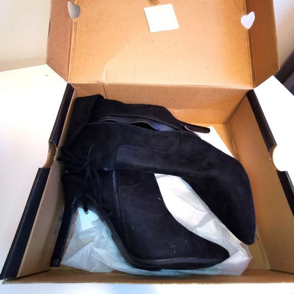 Heeled Ankle booties - Picture 1 of 4